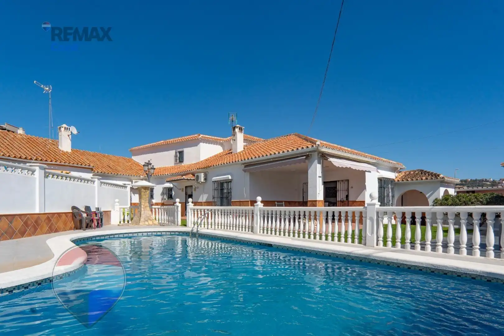 Vista exterior de Casa o chalet en venta en Rincón de la Victoria con Aire acondicionado, Jardín privado y Piscina