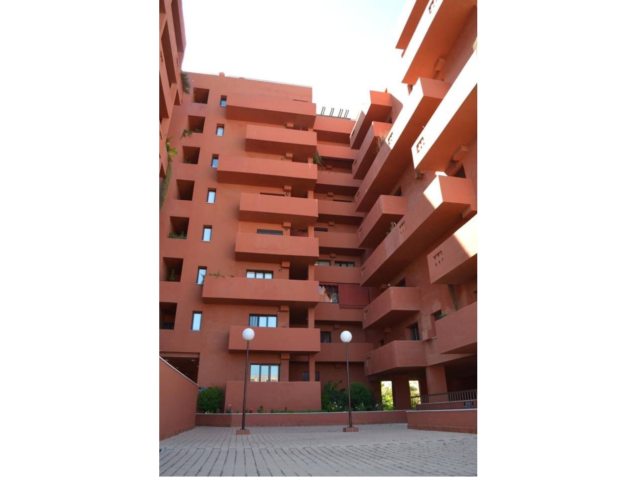 Vista exterior de Pis en venda en Estepona amb Aire condicionat, Terrassa i Traster