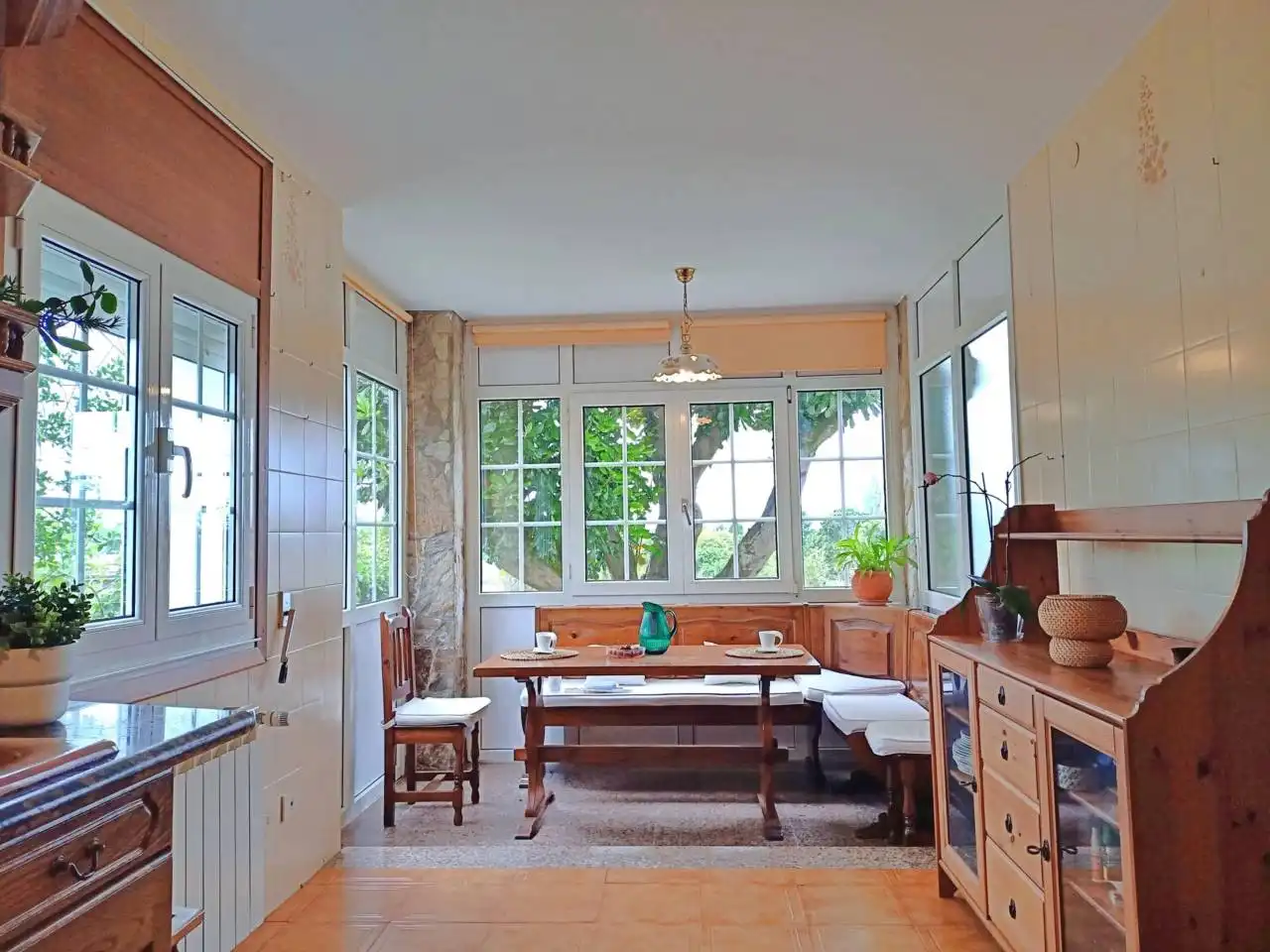 Comedor de Casa o chalet en venta en Oleiros con Calefacción