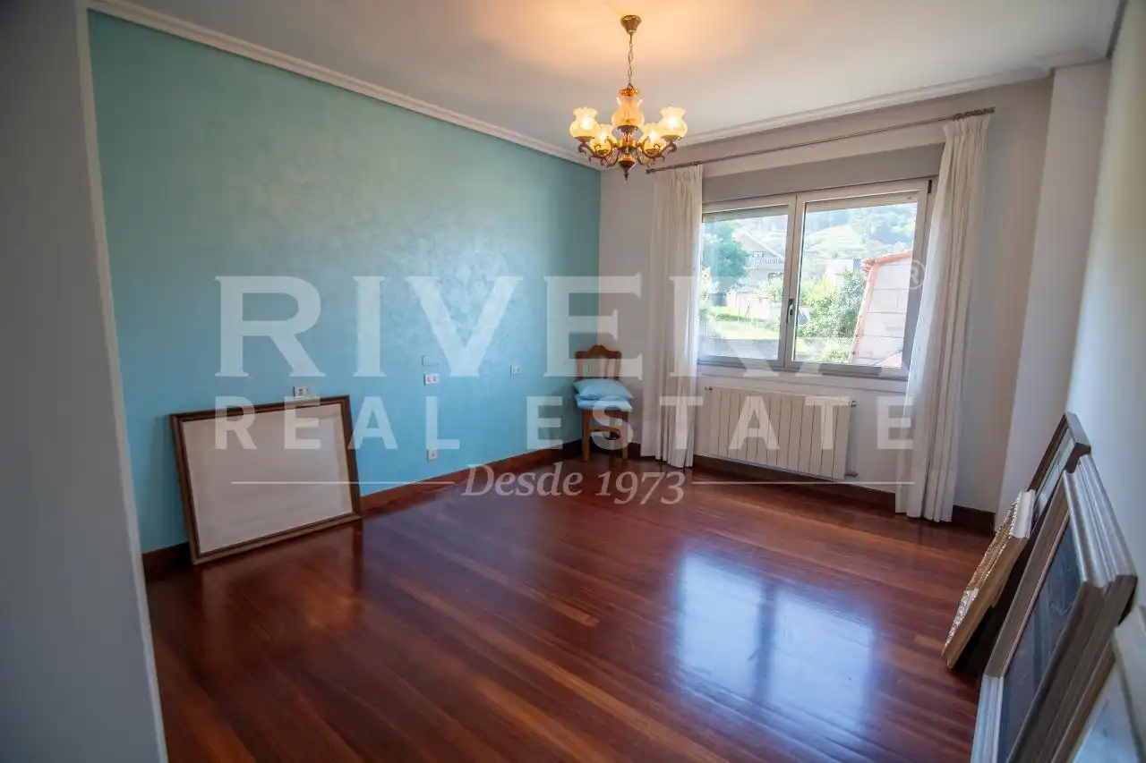 Sala d'estar de Casa o xalet en venda en Redondela amb Calefacció i Jardí privat