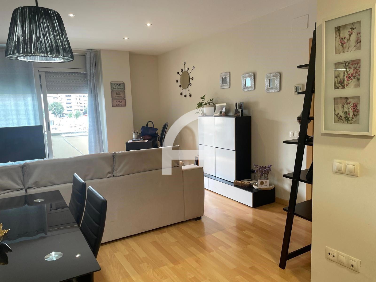 Sala d'estar de Pis en venda en Terrassa amb Calefacció i Terrassa