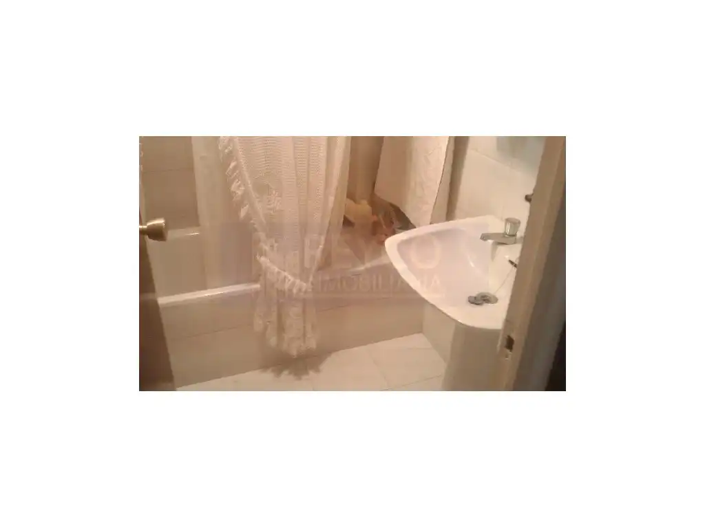 Badezimmer von Erdgeschoss zum Verkauf in Bobadilla mit Balkon