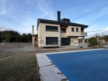 Casa con piscina en venta en San Cibrao das Viñas