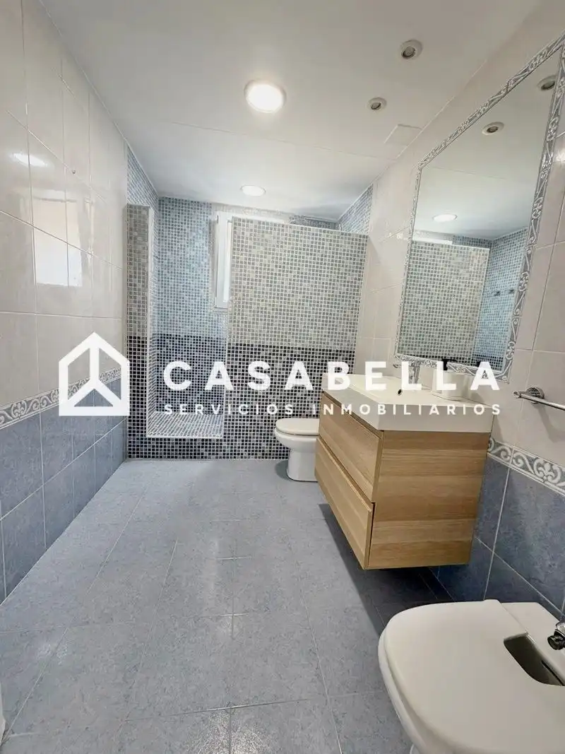 Baño de Piso de alquiler en Valencia con Aire acondicionado, Calefacción y Terraza