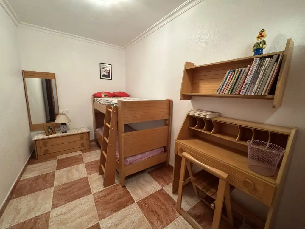 Dormitori de Casa o xalet en venda en Valencia de las Torres amb Aire condicionat, Terrassa i Piscina