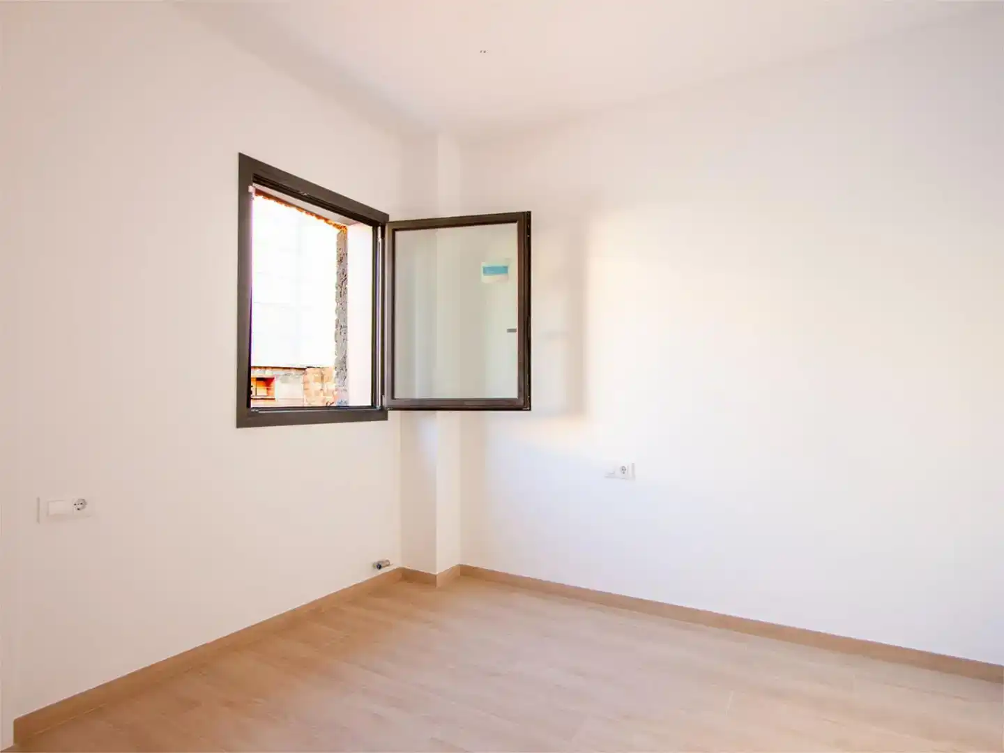 Habitación de Casa adosada en venta en Terrassa