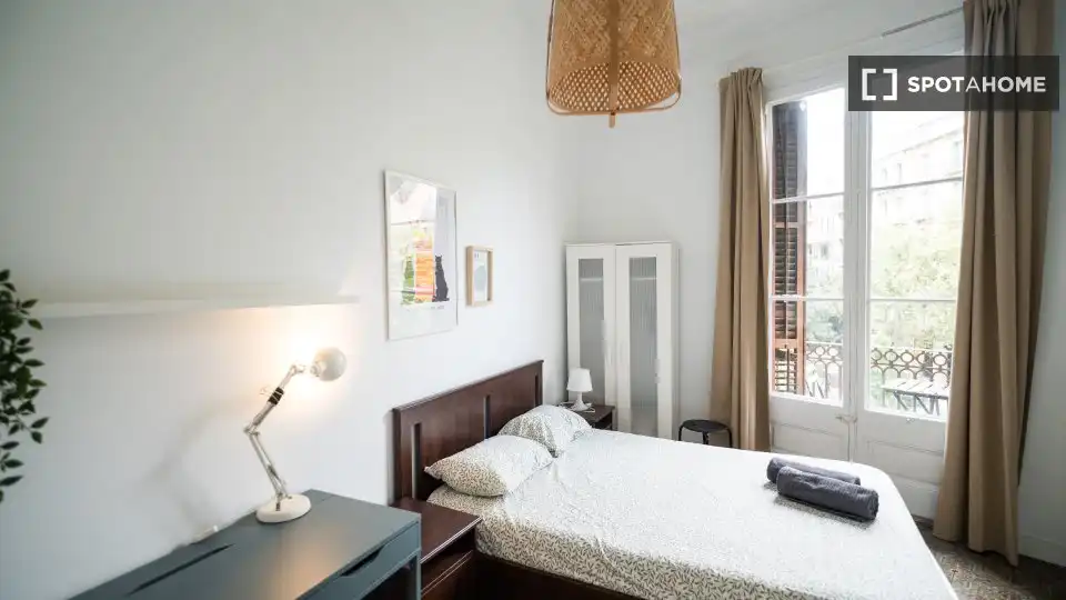 Bedroom of Flat for share in Barcelona  with Air Conditioner, Heating and Furnished