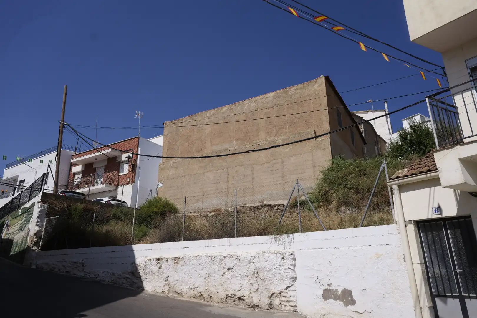 Vista exterior de Casa adosada en venda en Paterna del Río amb Jardí privat