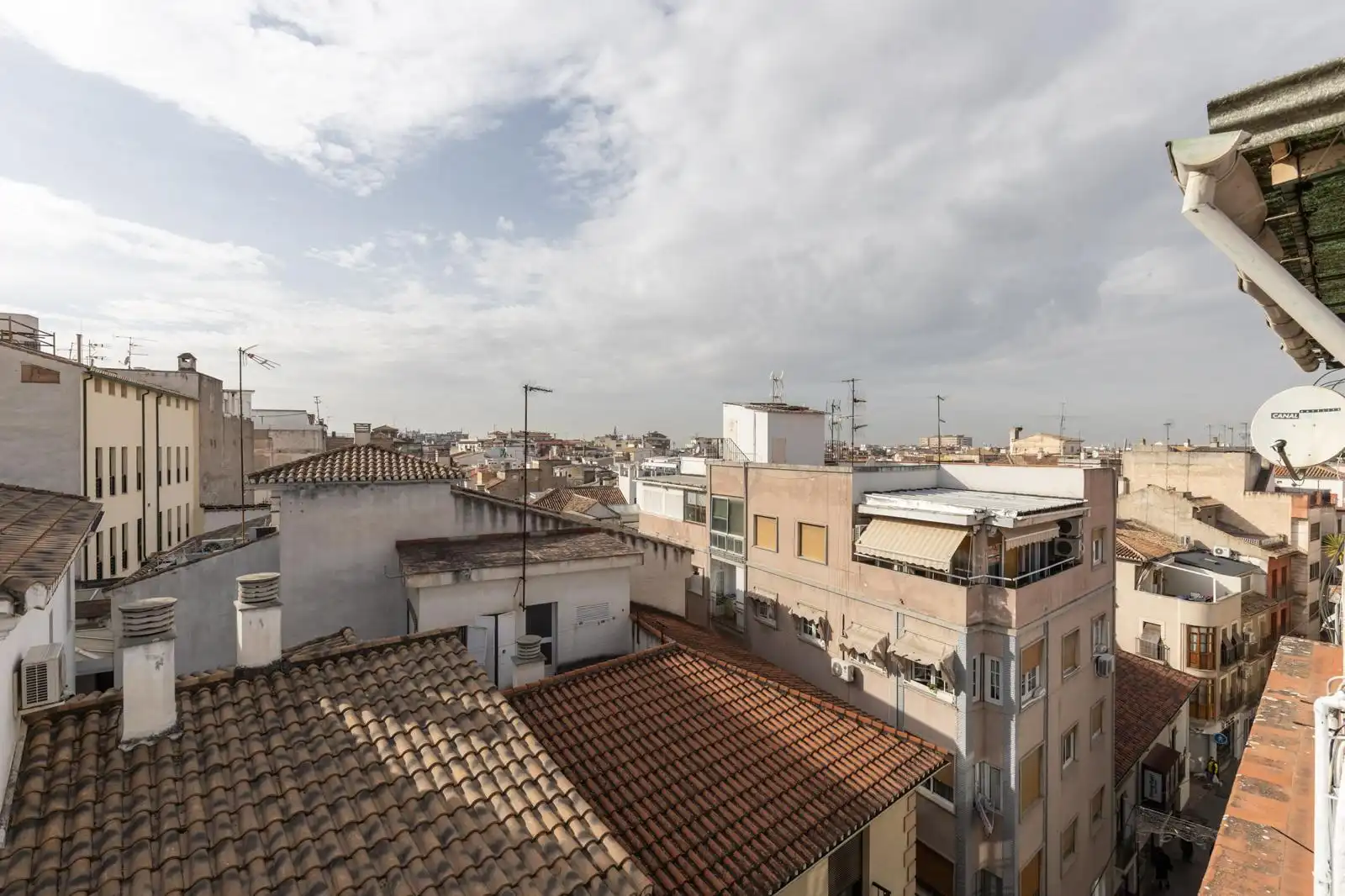 Vista exterior de Piso en venta en Granada con Aire acondicionado, Calefacción y Terraza