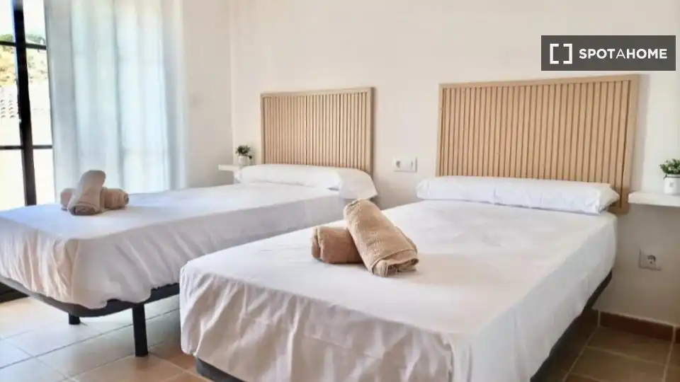 Habitación de Apartamento para compartir en Ítrabo con Aire acondicionado, Terraza y Amueblado