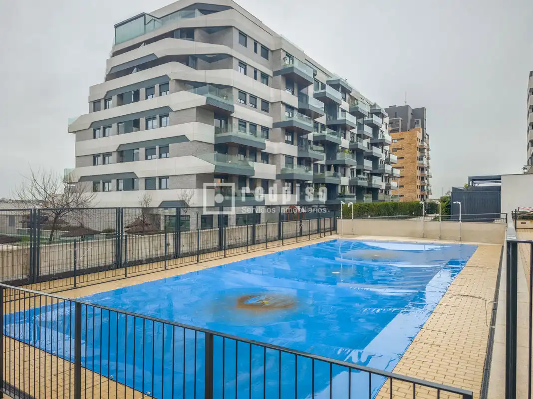 Piscina de Pis de lloguer en Madrid amb Calefacció, Jardí privat i Terrassa