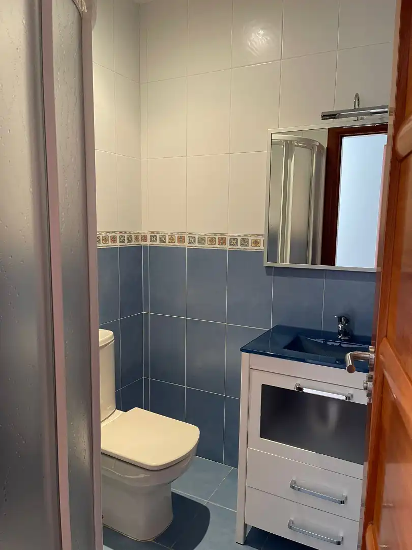 Badezimmer von Wohnung zur Miete in Plasencia mit Klimaanlage, Heizung und Möbliert
