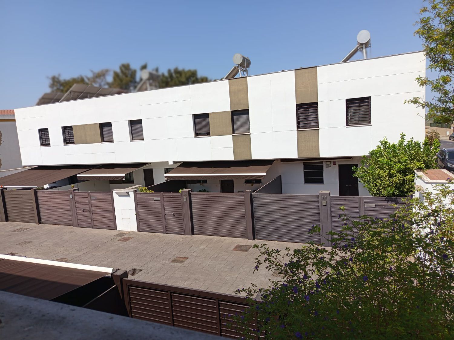Vista exterior de Casa o xalet en venda en Jerez de la Frontera amb Aire condicionat