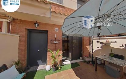 Vista exterior de Casa adosada en venda en Parets del Vallès amb Calefacció