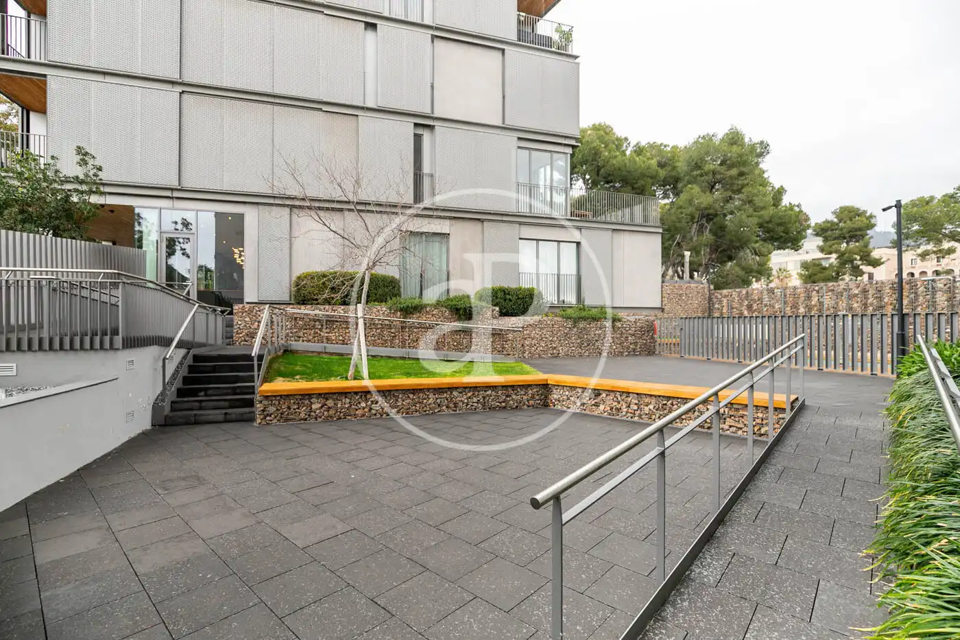 Vista exterior de Piso de alquiler en Barcelona con Aire acondicionado, Calefacción y Jardín privado