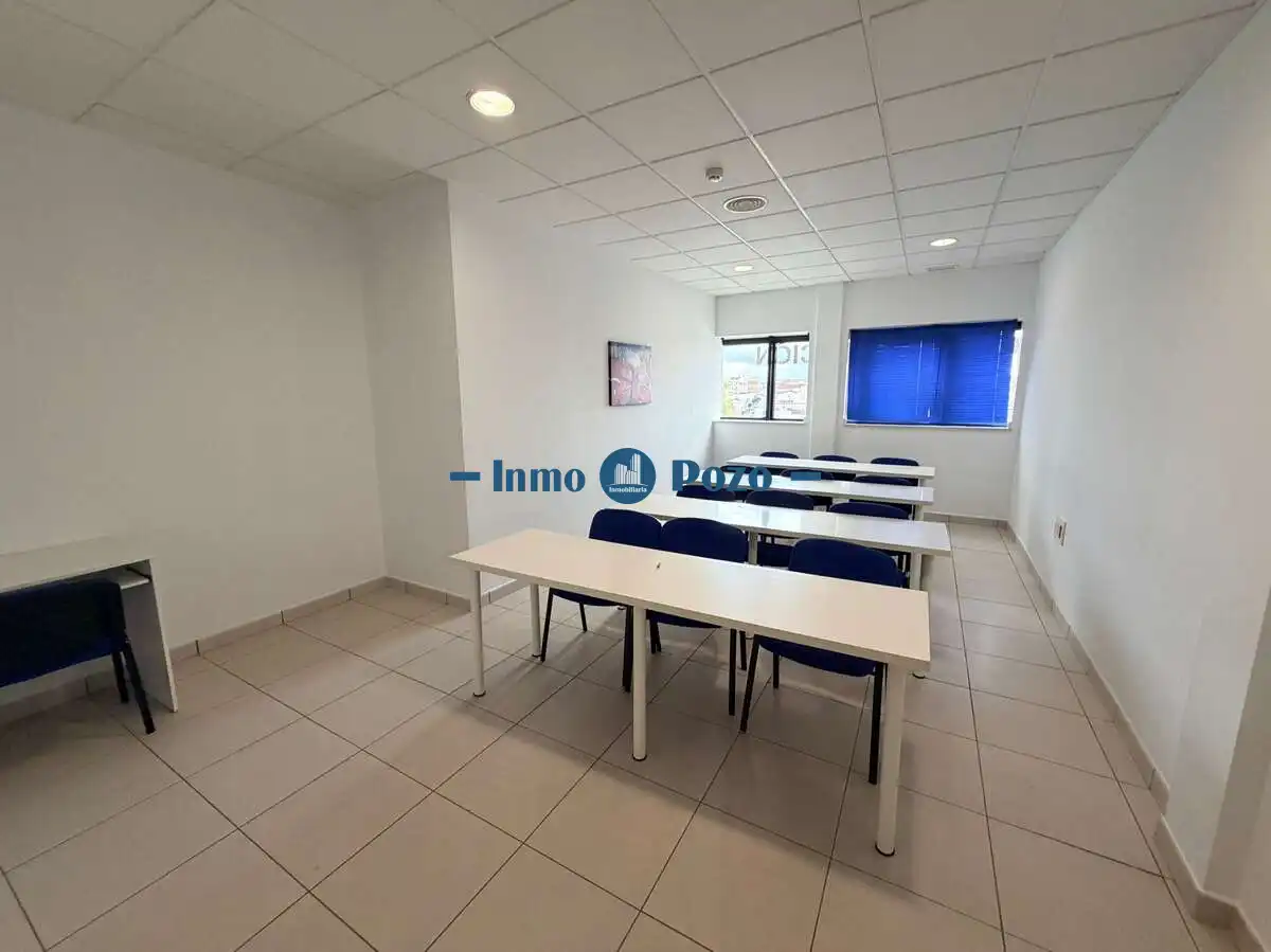 Büro zum Verkauf in Almendralejo