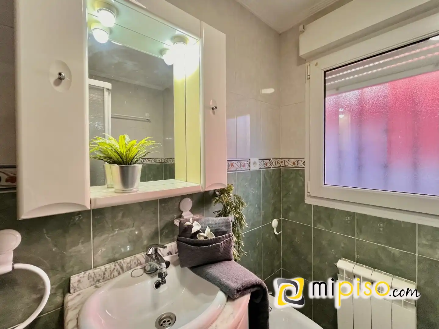 Baño de Casa adosada en venta en Ruesga con Calefacción, Terraza y Amueblado