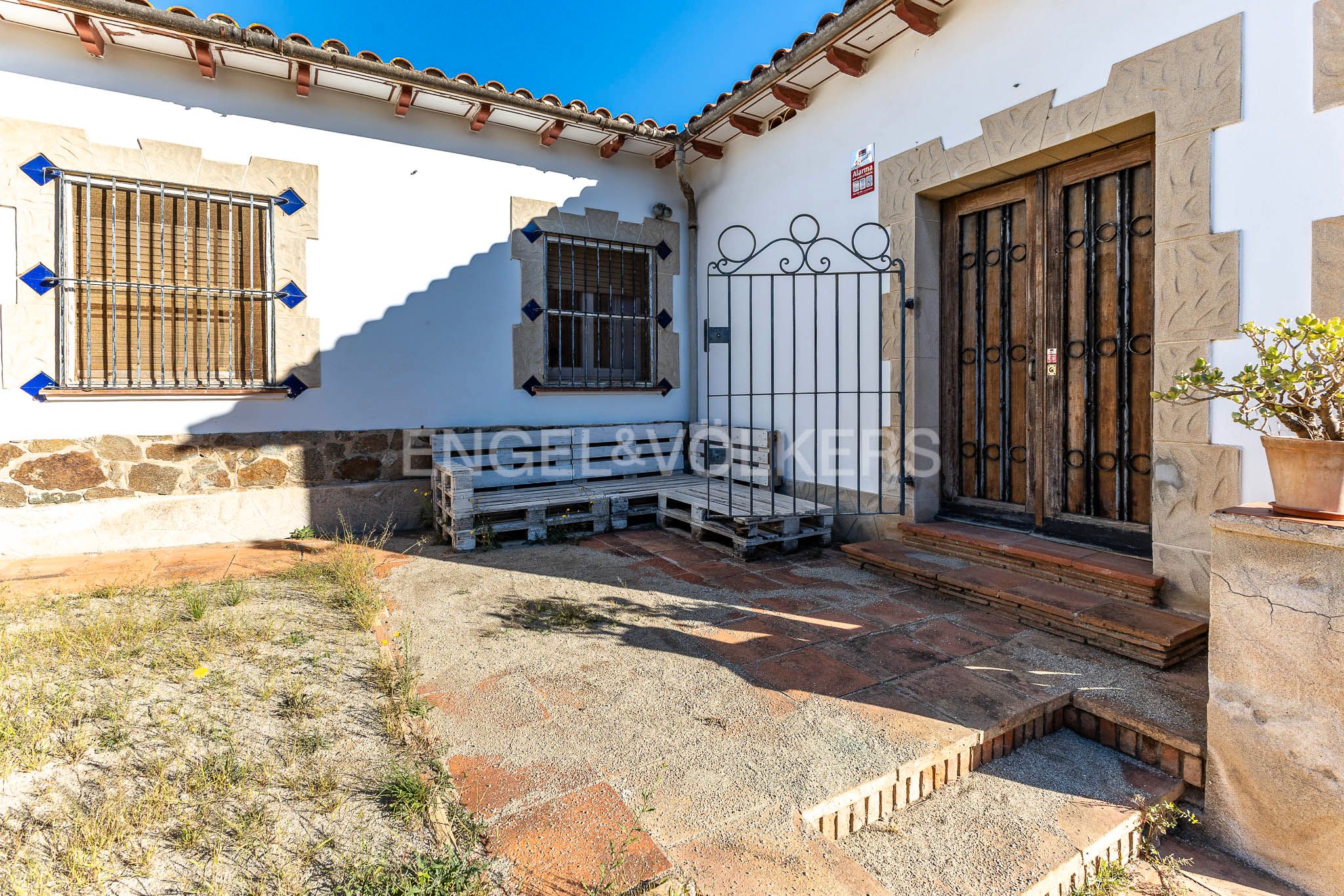 Vista exterior de Casa o chalet en venta en Alella con Calefacción, Jardín privado y Terraza