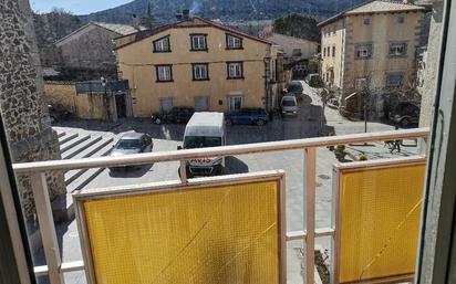 Vista exterior de Casa adosada en venda en Garganta de los Montes amb Terrassa i Balcó