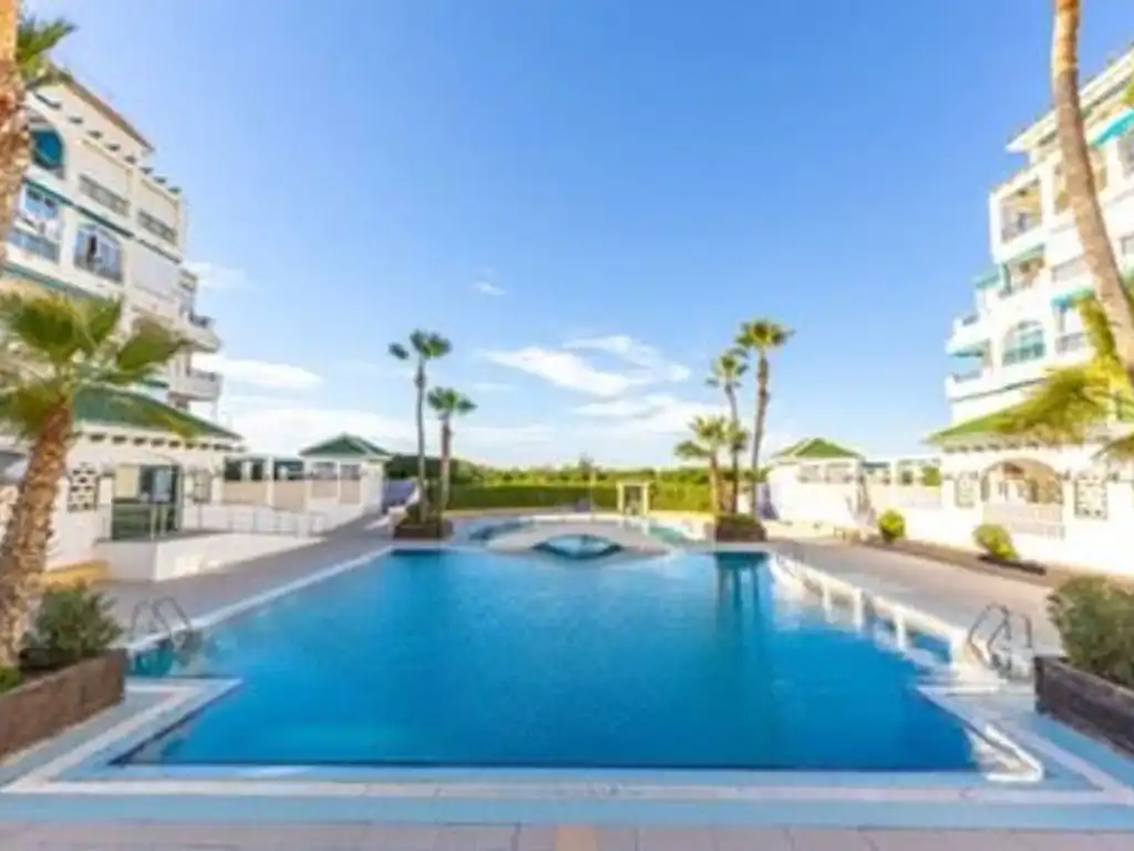 Apartment with pool for sale in Residencial Viñamar Fase 1