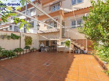 Adosado con balcón en venta en Calle Calle Granate