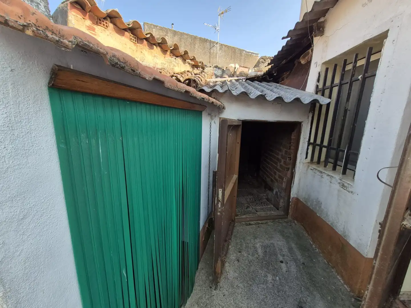 Vista exterior de Casa o xalet en venda en Luciana amb Calefacció