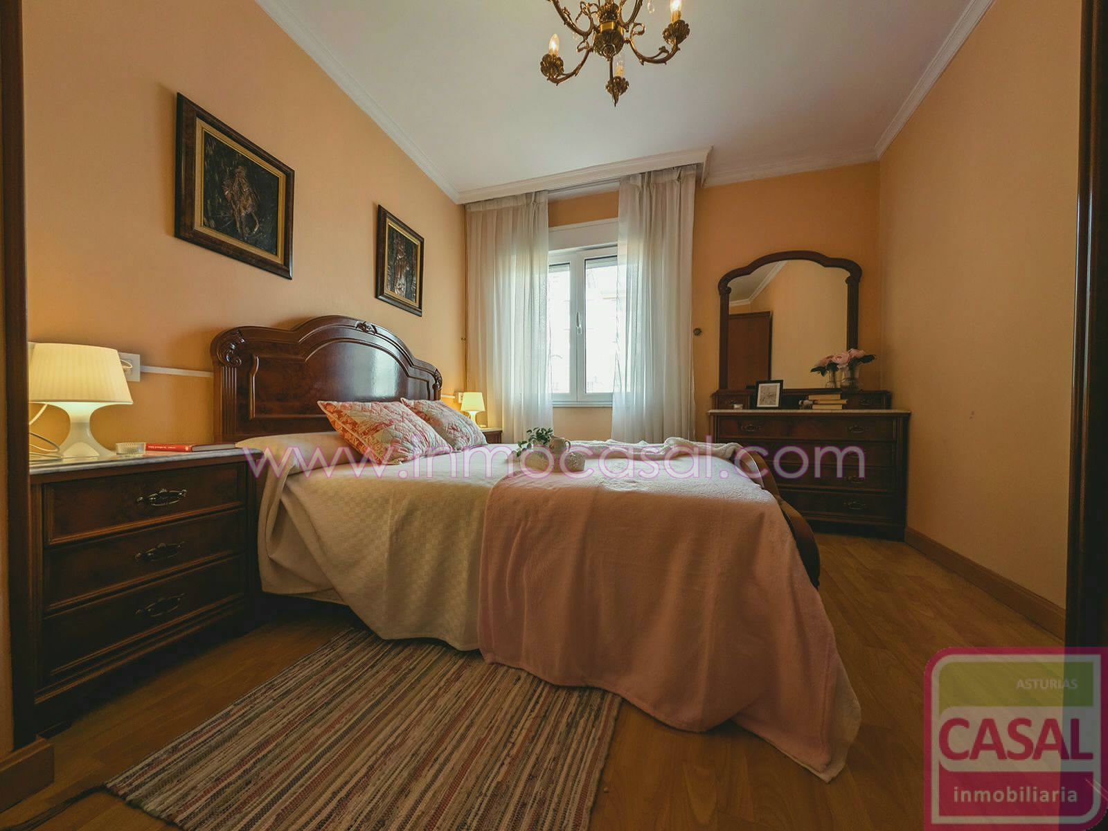 Habitación de Piso en venta en Oviedo  con Amueblado