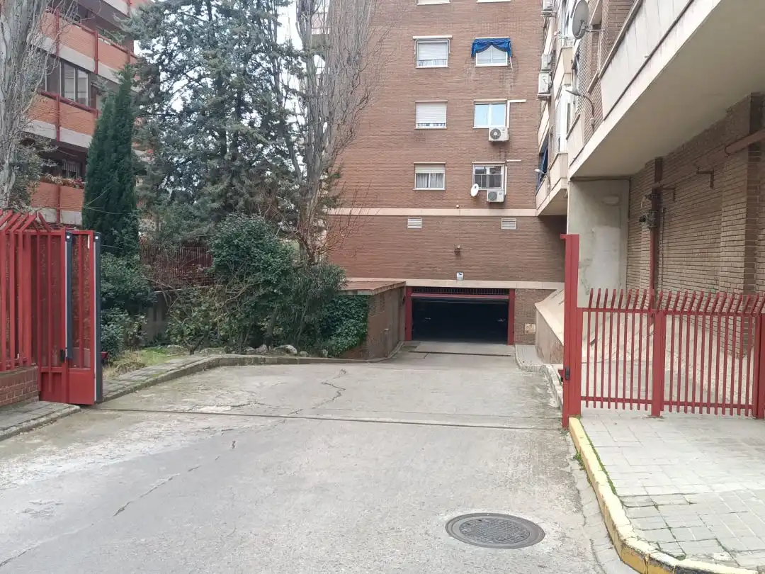 Parkplatz von Garage zur Miete in Madrid