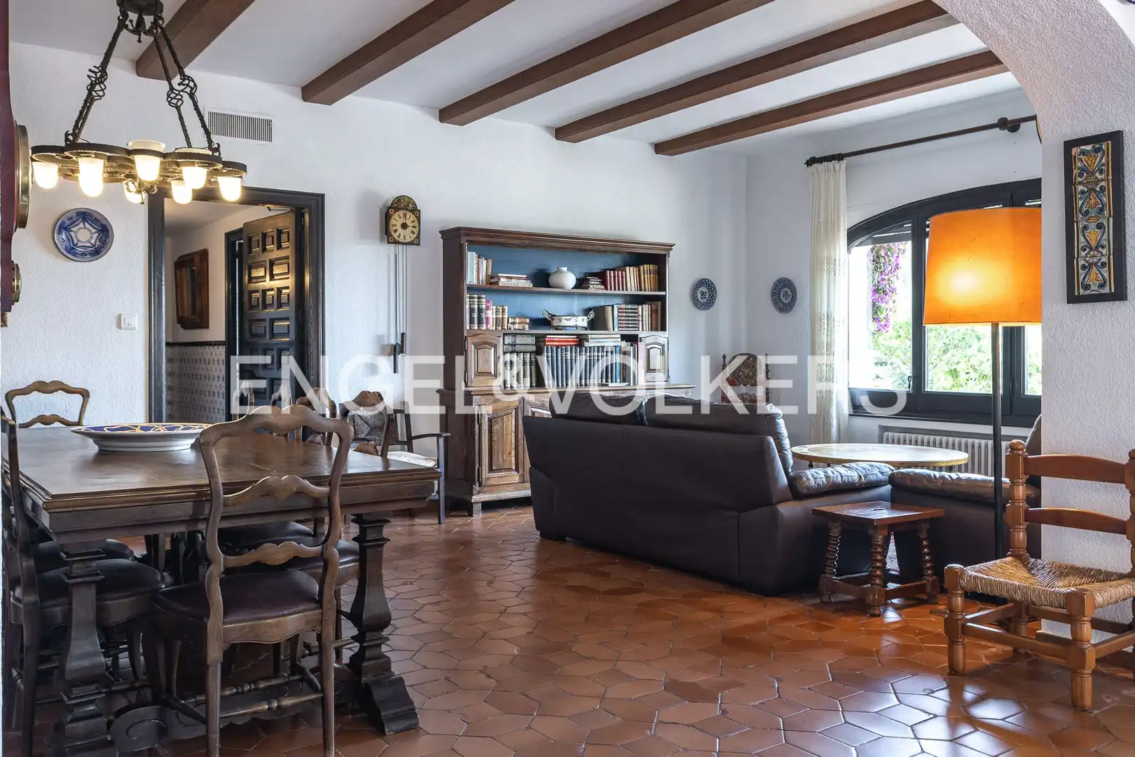Sala d'estar de Casa o xalet en venda en Premià de Dalt amb Calefacció, Jardí privat i Terrassa