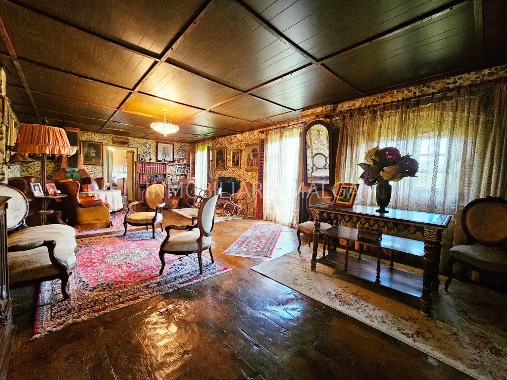Sala d'estar de Casa o xalet en venda en Villaviciosa amb Calefacció, Jardí privat i Parquet