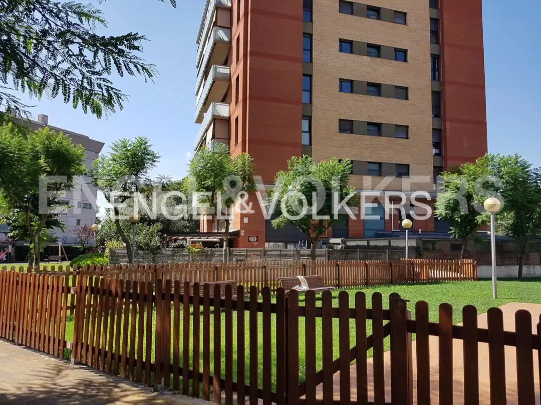 Vista exterior de Ático en venta en Sant Joan Despí con Aire acondicionado, Calefacción y Parquet
