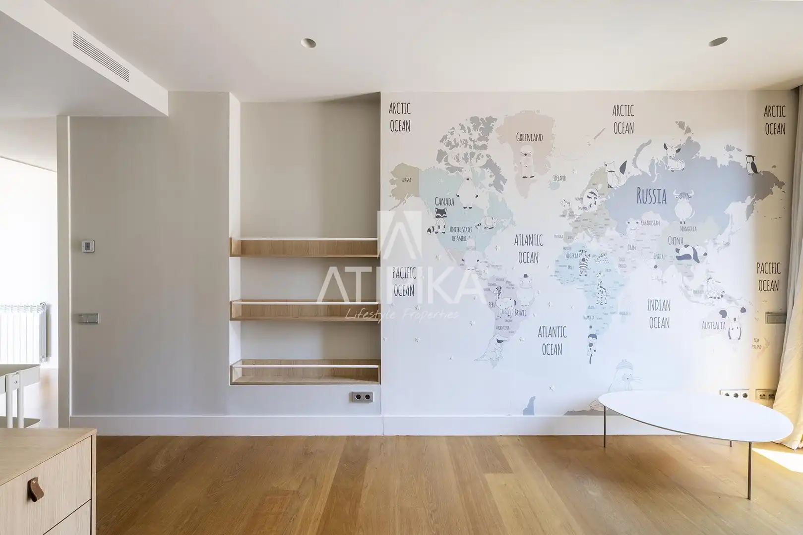 Schlafzimmer von Dachboden zur Miete in Barcelona mit Klimaanlage, Terrasse und Ofen