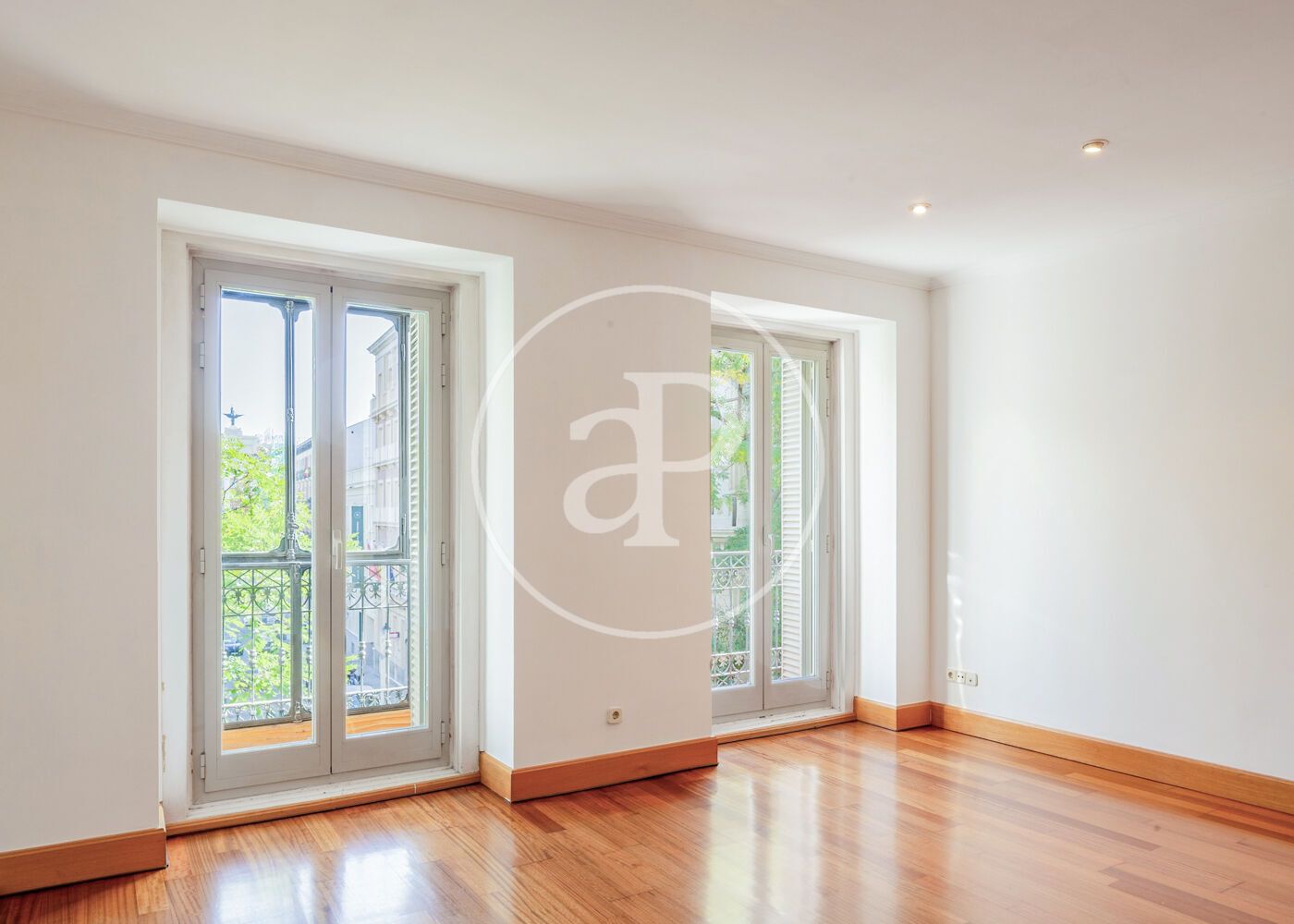 Bedroom of Flat to rent in  Madrid Capital  with Air Conditioner, Heating and Balcony