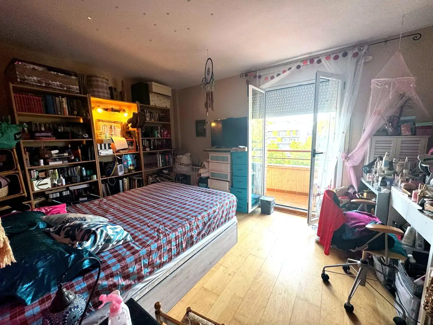 Schlafzimmer von Dachboden zum Verkauf in Castelldefels mit Klimaanlage, Heizung und Parkett