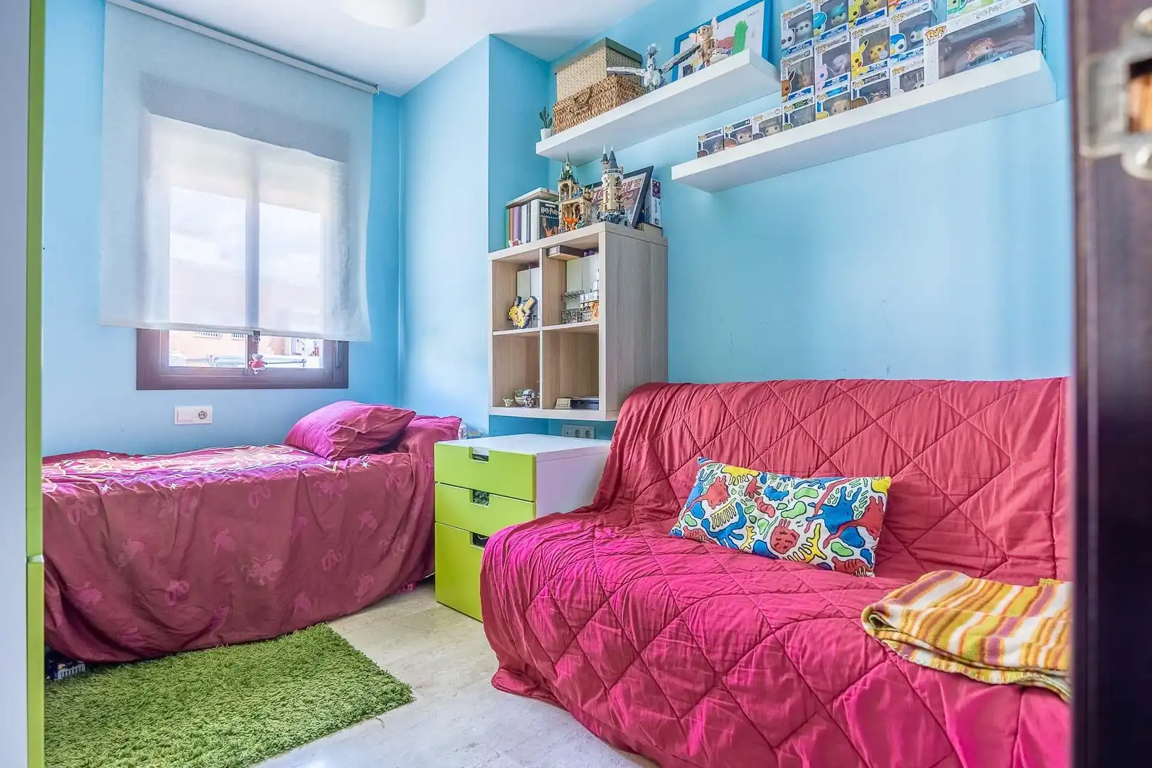 Schlafzimmer von Einfamilien-Reihenhaus zum Verkauf in Sevilla mit Klimaanlage und Abstellraum