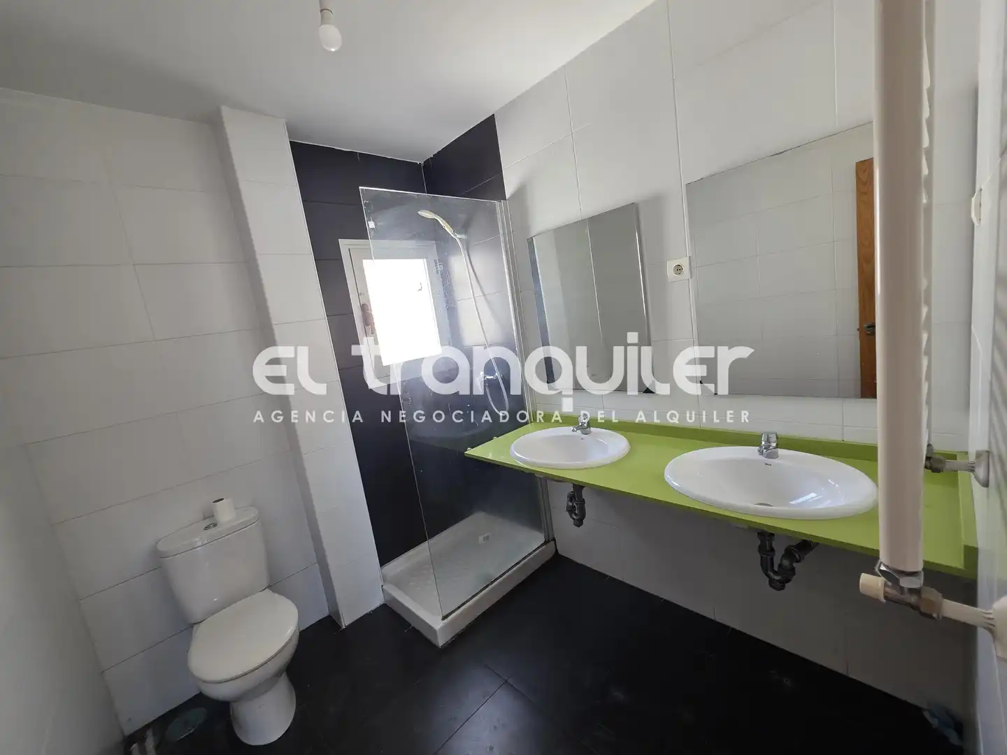 Bathroom of Flat for rent in Madrid  with Air Conditioner, Parquet flooring and Terrace