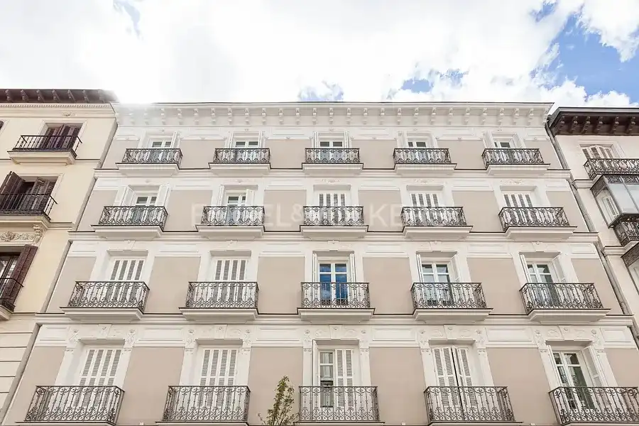 Vista exterior de Piso de alquiler en Madrid con Aire acondicionado, Calefacción y Parquet