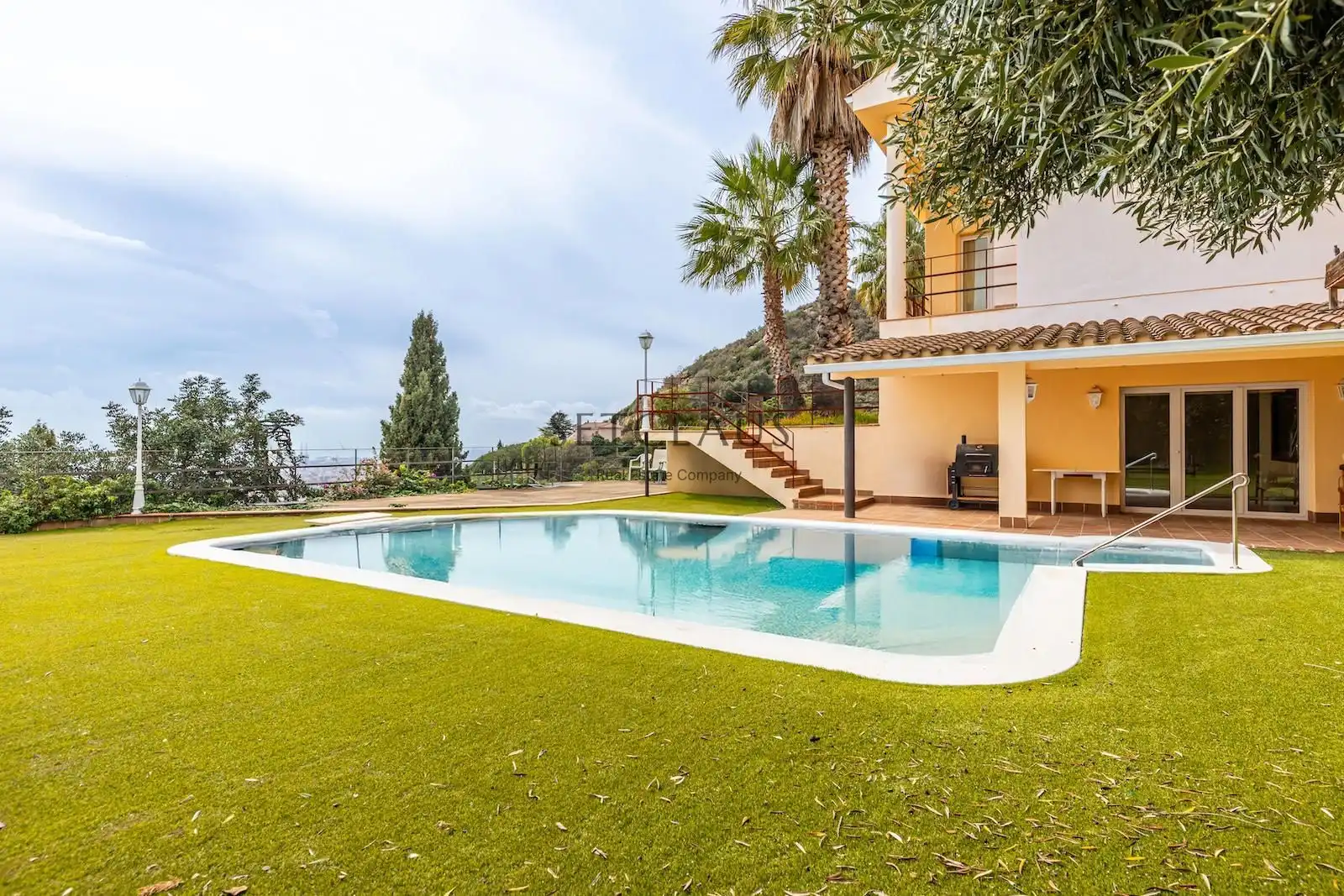 Piscina de Casa o chalet en venta en Badalona con Aire acondicionado, Calefacción y Jardín privado