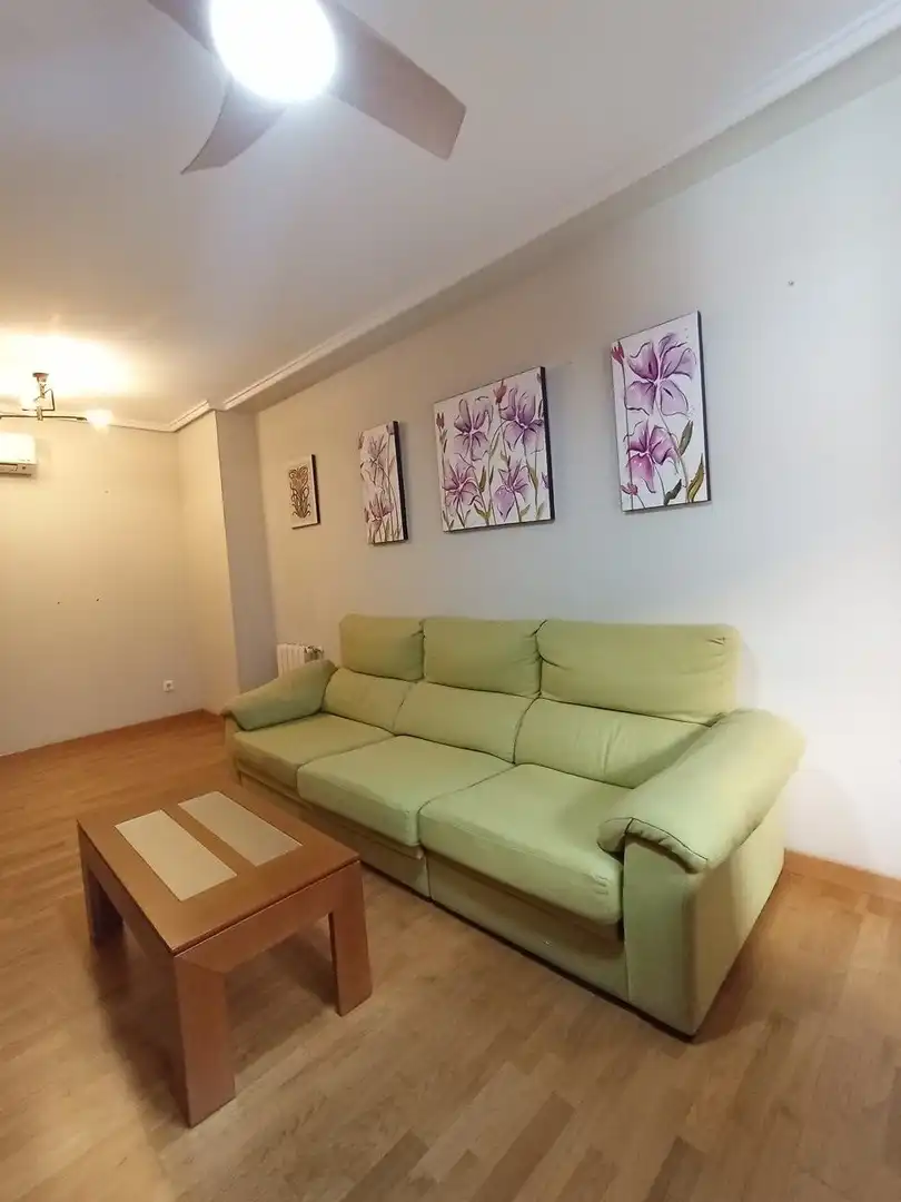 Living room of Flat for rent in Parla  with Air Conditioner, Heating and Storage room