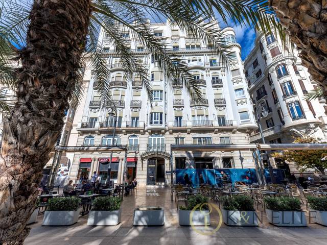 Piso en Alquiler en Paseo Explanada De España en Casco Antiguo - Sta. Cruz - Ayuntamiento