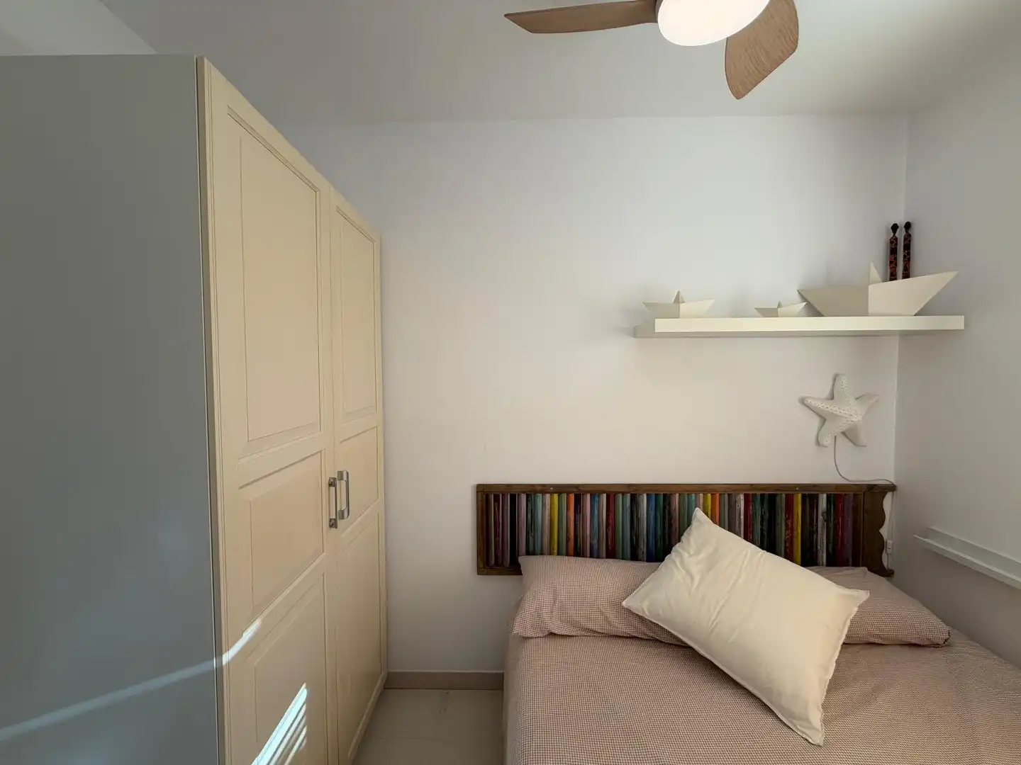 Habitación de Casa adosada de alquiler en Palamós con Terraza, Amueblado y Se aceptan mascotas
