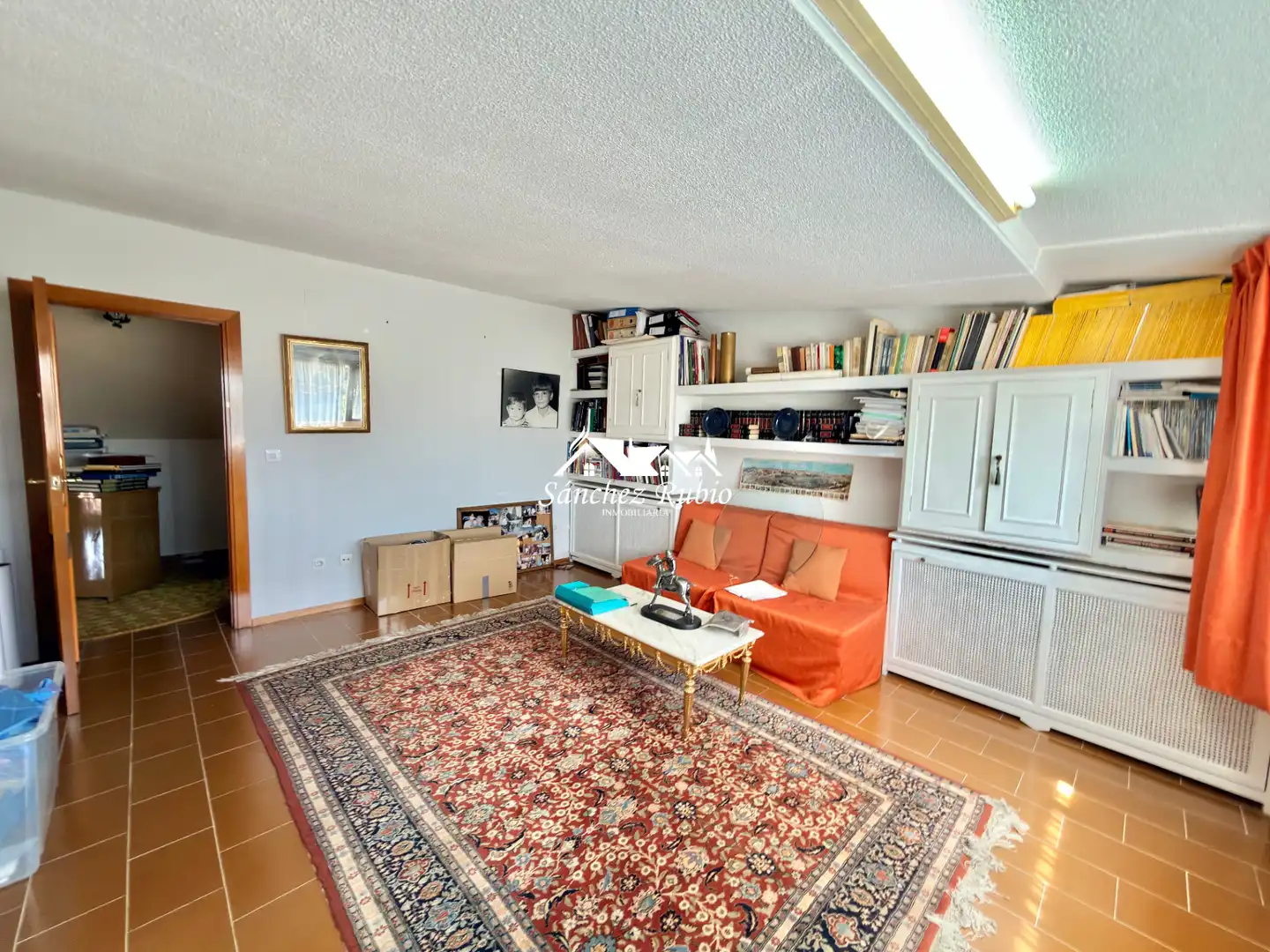 Sala d'estar de Casa o xalet en venda en Torrelodones amb Calefacció, Jardí privat i Parquet