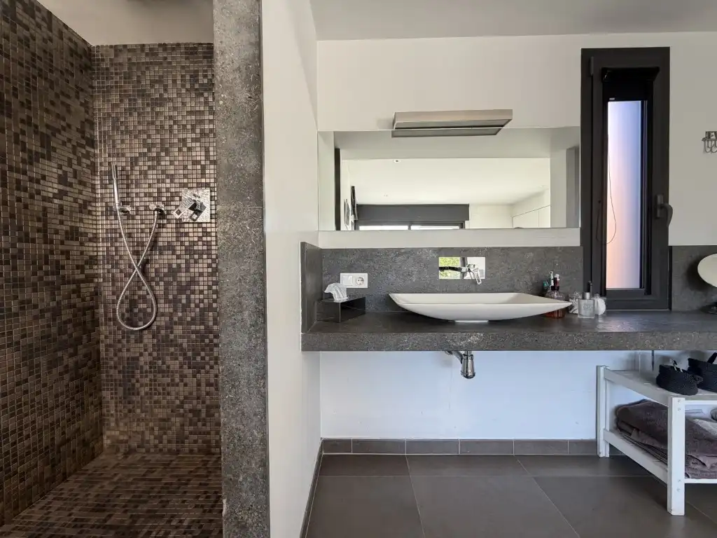 Baño de Casa o chalet en venta en Cornellà del Terri con Jardín privado, Terraza y Piscina