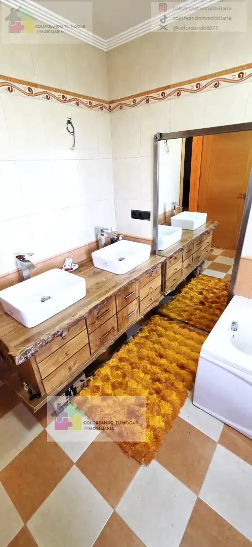 Bathroom of Houses for sale in Sariegos  with Air Conditioner, Heating and Private garden