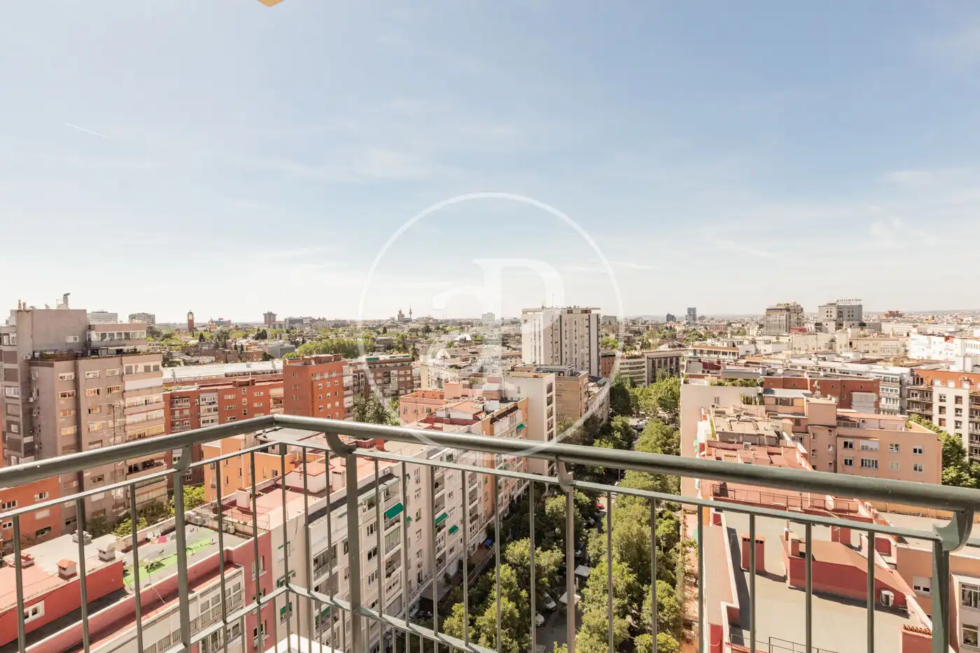 Vista exterior de Àtic en venda en Madrid amb Aire condicionat, Calefacció i Terrassa