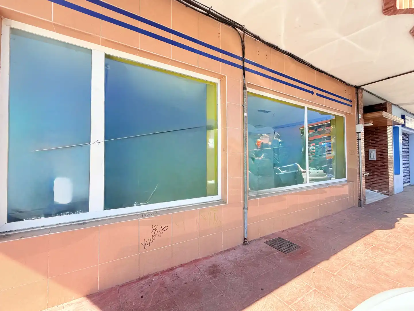 Local comercial en venda a Los Corrales de Buelna - Calle Hermanos Salas
