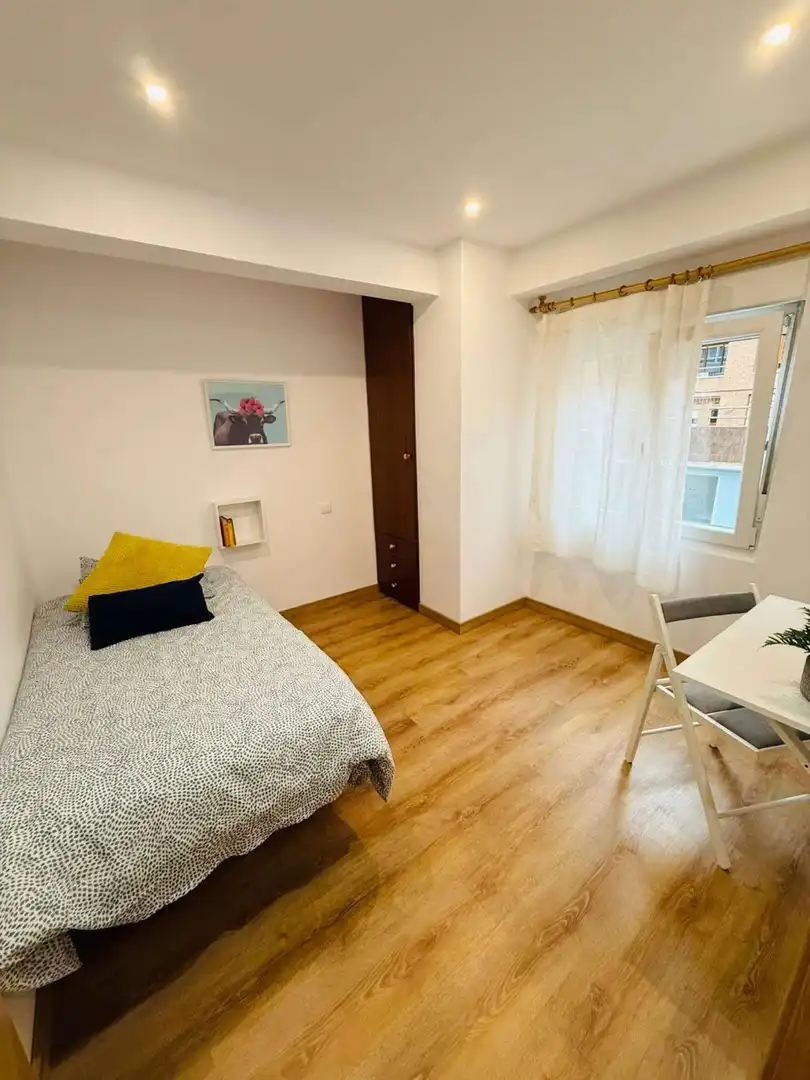 Bedroom of Flat for share in Santander  with Air Conditioner, Heating and Terrace