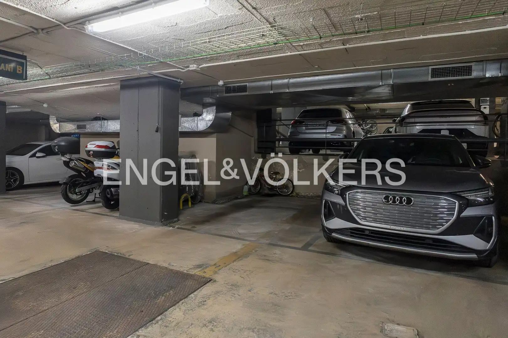 Parking of Flat for sale in Barcelona  with Air Conditioner, Heating and Private garden