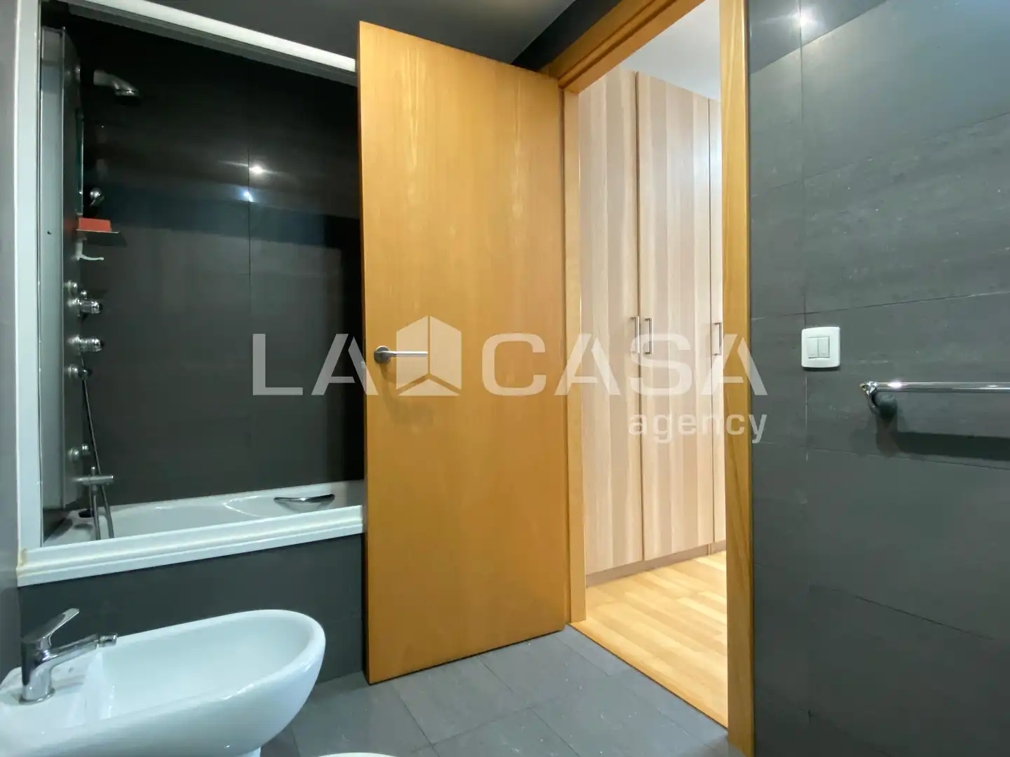 Ático en venta en Santa Coloma de Gramenet con Calefacción, Terraza y Trastero