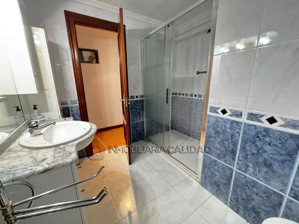 Bathroom of Flat for rent in Burgos  with Heating, Terrace and Furnished
